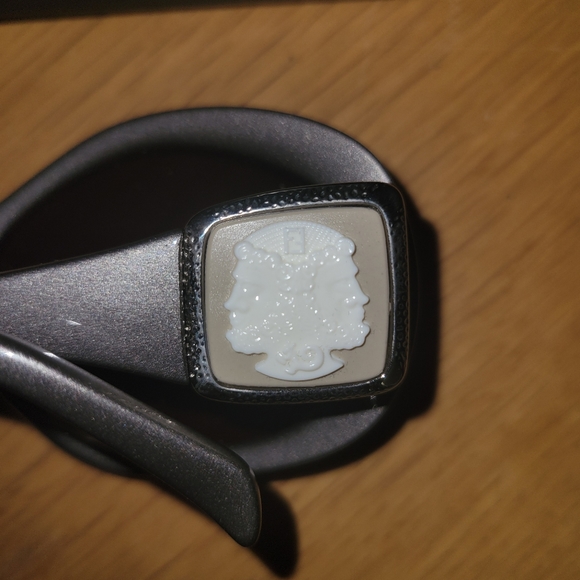 Fendi sunglasses and case - Picture 4 of 7